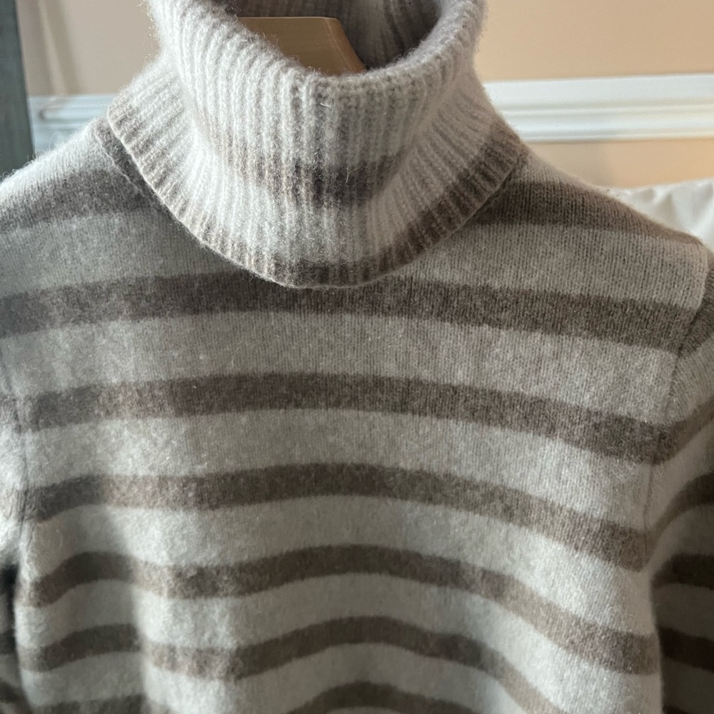 Madewell Crop Cashmere Turtleneck Sweater - Picture 4 of 7